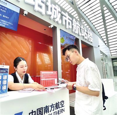 铁路暑运开启 天津西站“去暑”有方(图2)