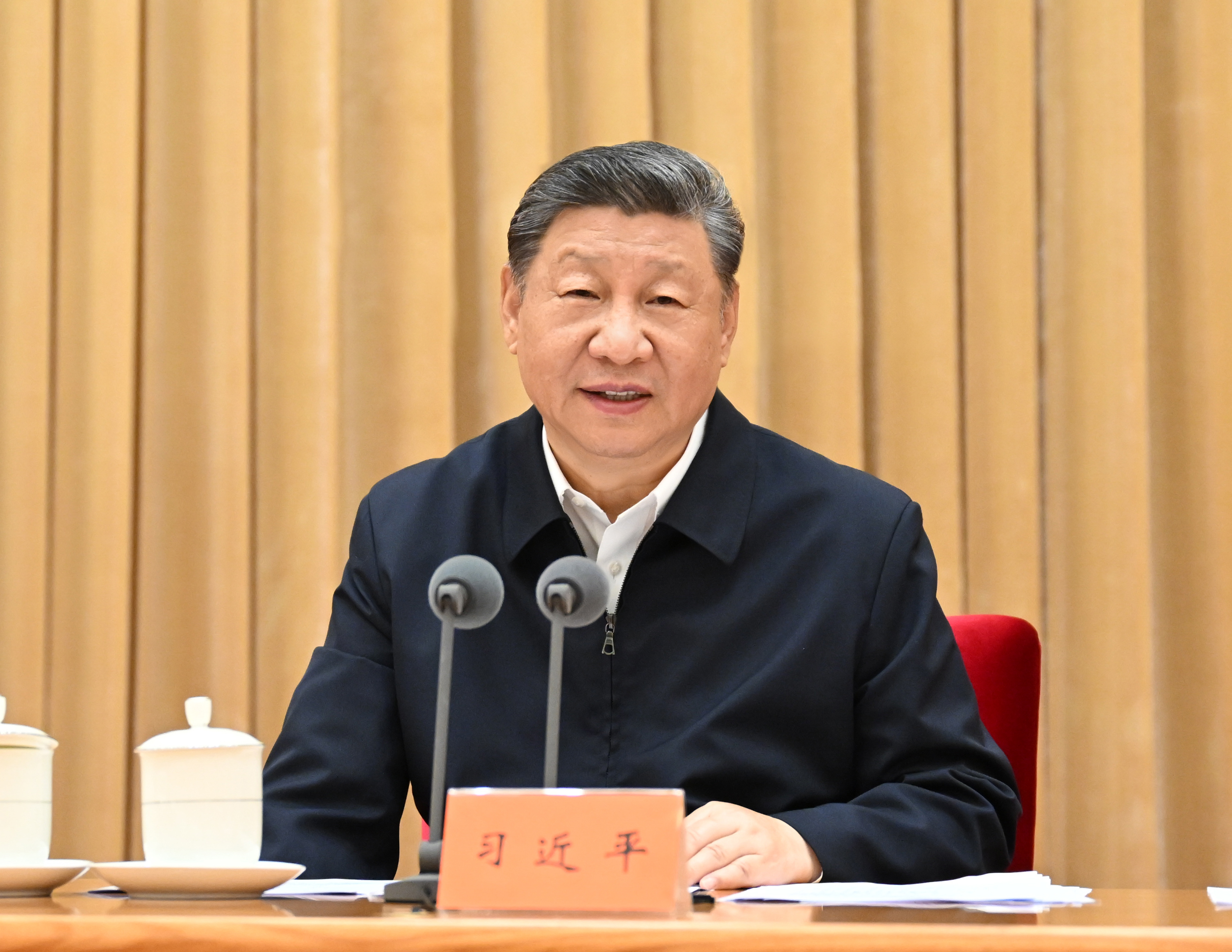 习近平总书记在中央城市工作会议上 |“有些事要打攻坚战，有些事要久久为功”(图1)