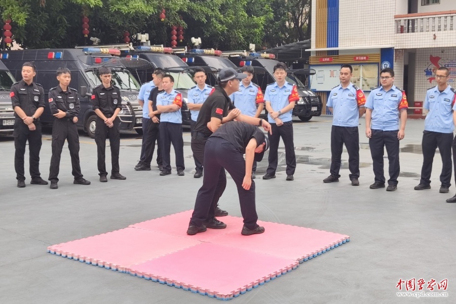 龙岩新罗：打造“警营夜校”靶向施教 (图1)