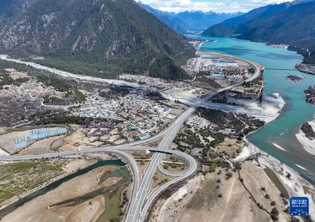 高原公路成为雪域人民的幸福路(图7)