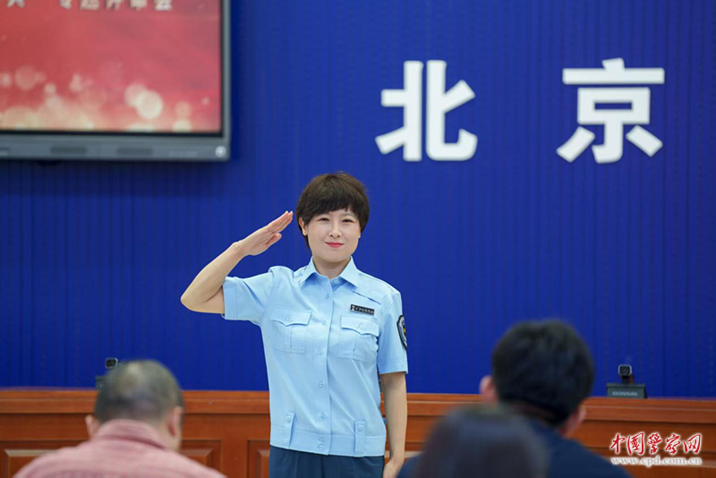 辅警陈娟：群众眼中的车驾管业务“小百科” (图4)