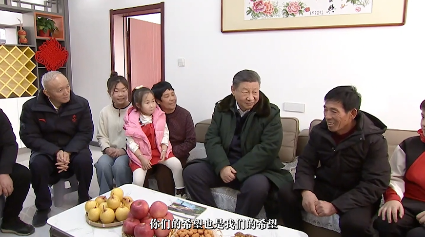 访农家 进社区 总书记时时牵挂人民