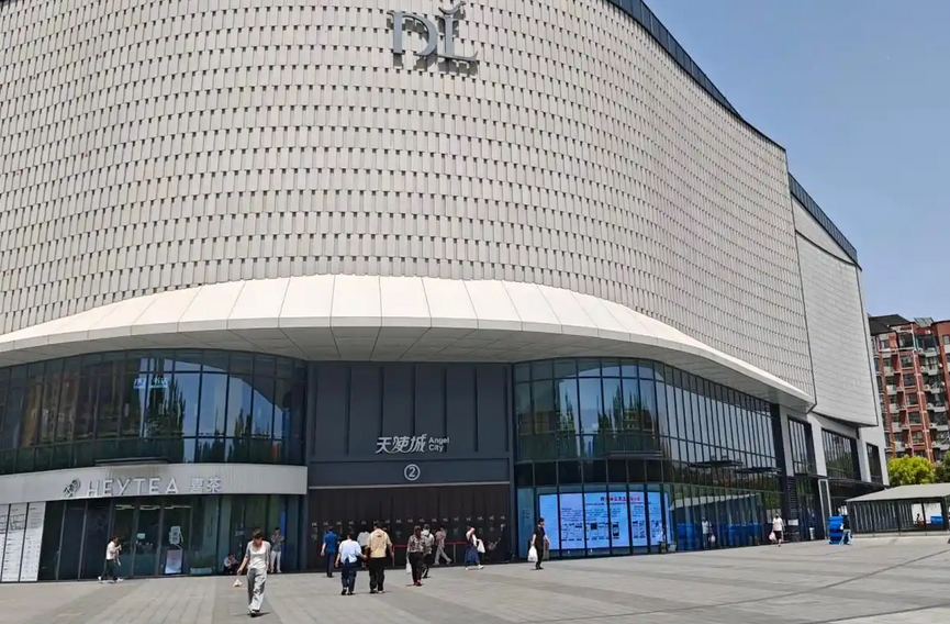 胖东来组织员工出国团建 法律视角下权益保障(图1)
