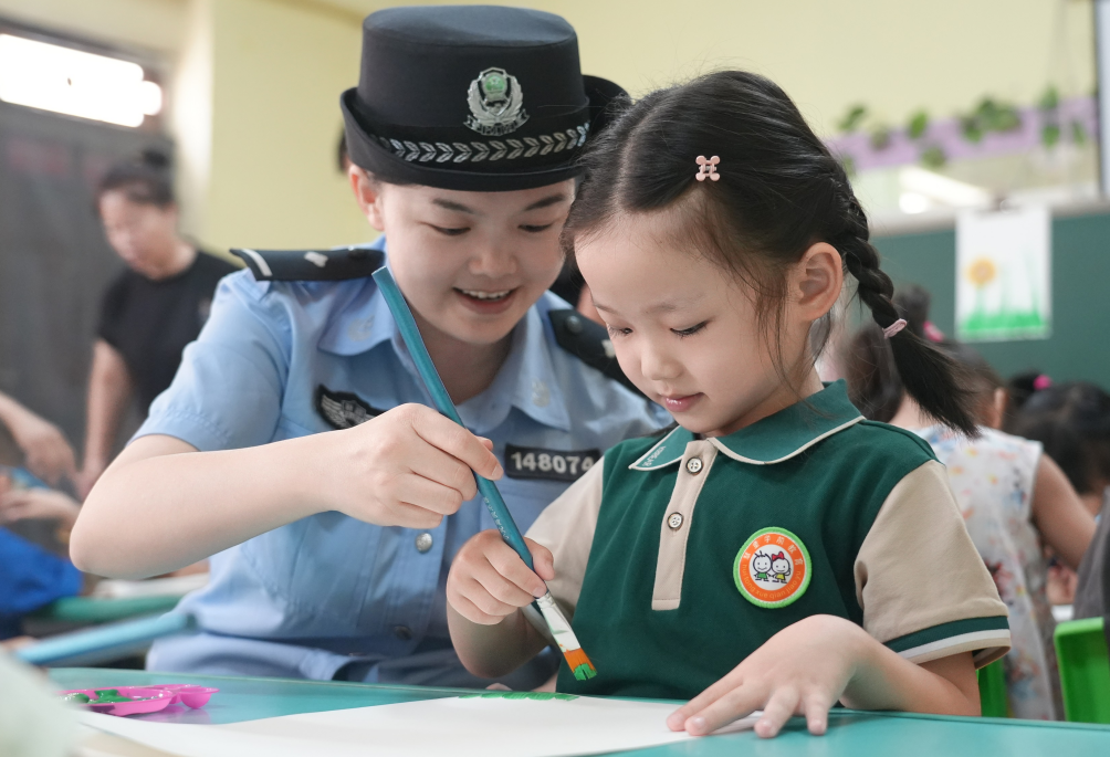 尊师重教与法同行 警社联动“护苗”成长
